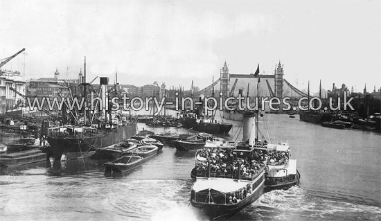 The Pool of London, the River Thames. c.1912